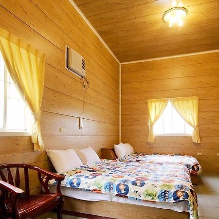 Sun Moon Lake Wild Flower Bed & Breakfast Yuchi Bagian luar foto