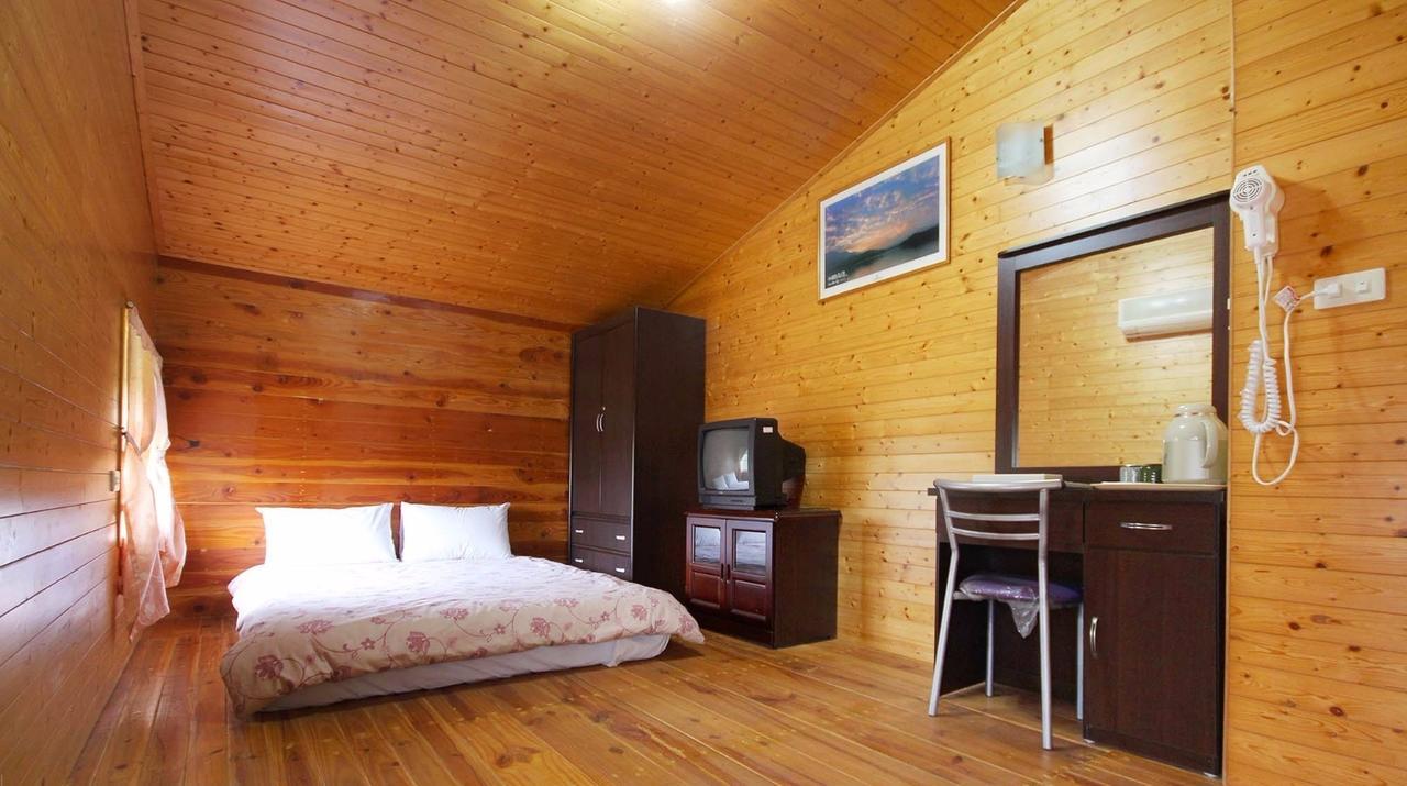 Sun Moon Lake Wild Flower Bed & Breakfast Yuchi Bagian luar foto